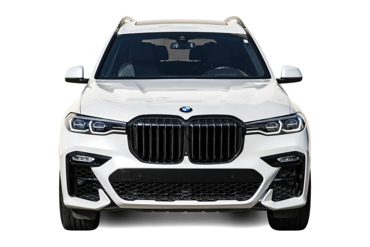 BMW X7 Vehicle Main Gallery Image 06