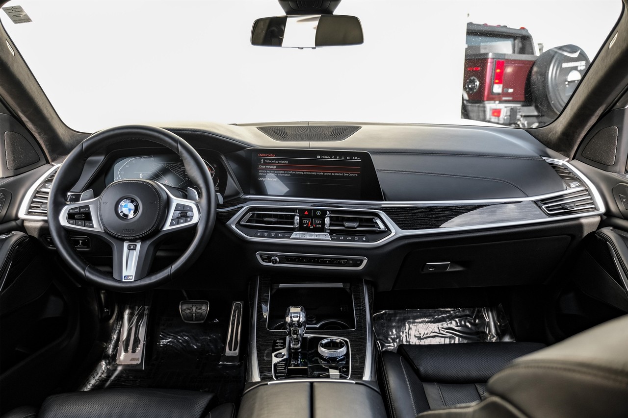 BMW X7 Vehicle Main Gallery Image 15