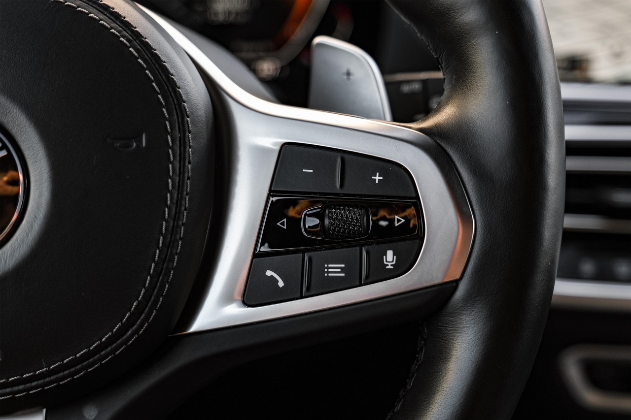 BMW X7 Vehicle Main Gallery Image 18