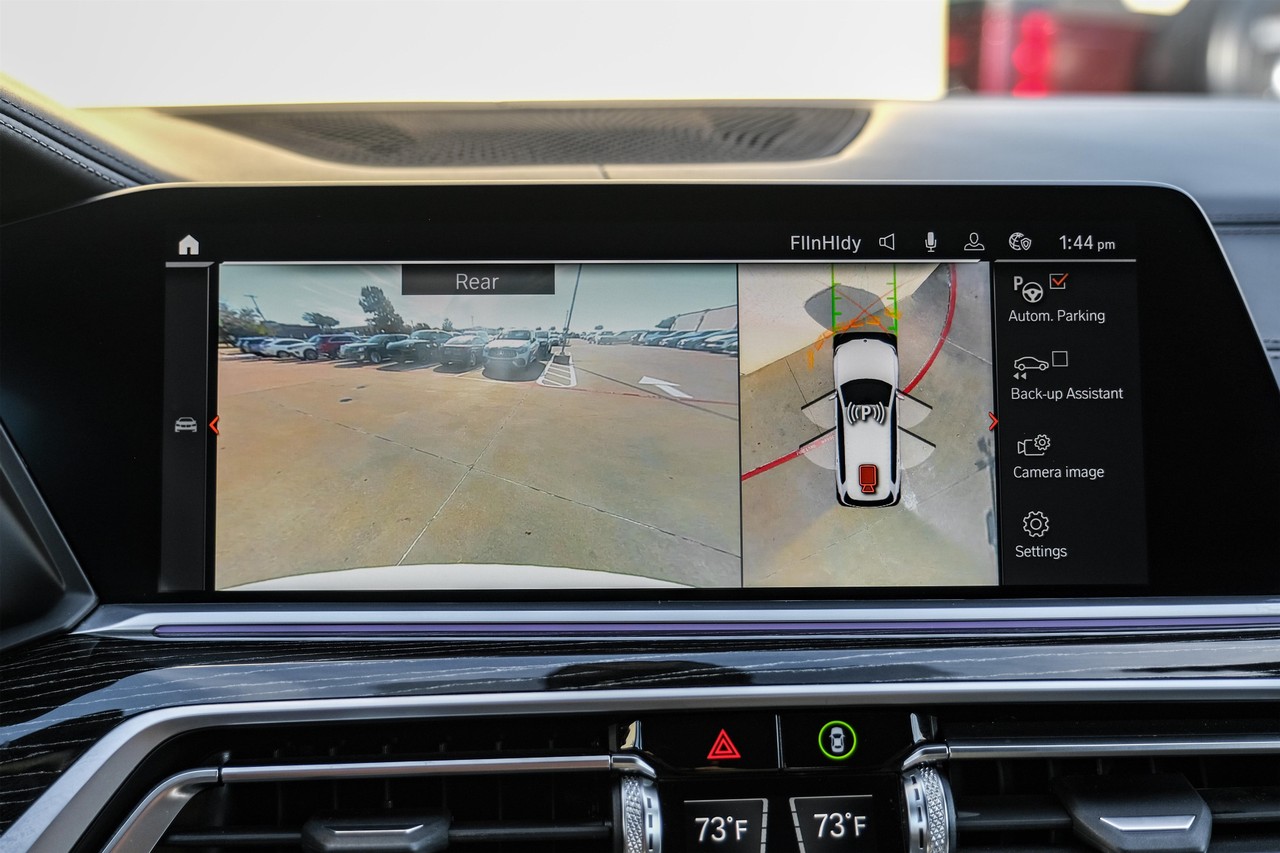 BMW X7 Vehicle Main Gallery Image 23