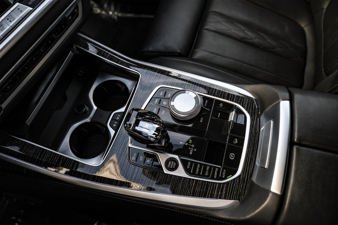BMW X7 Vehicle Main Gallery Image 26