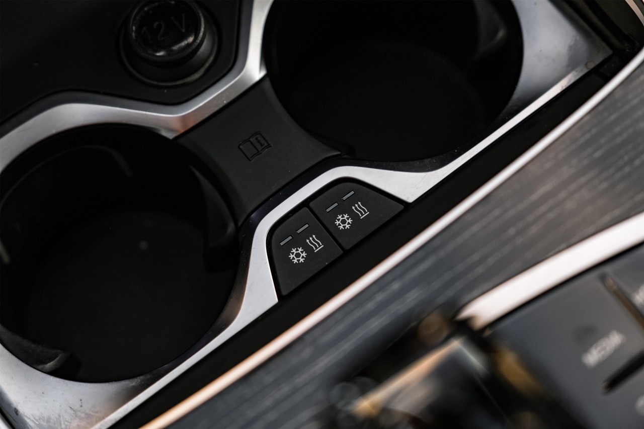 BMW X7 Vehicle Main Gallery Image 28