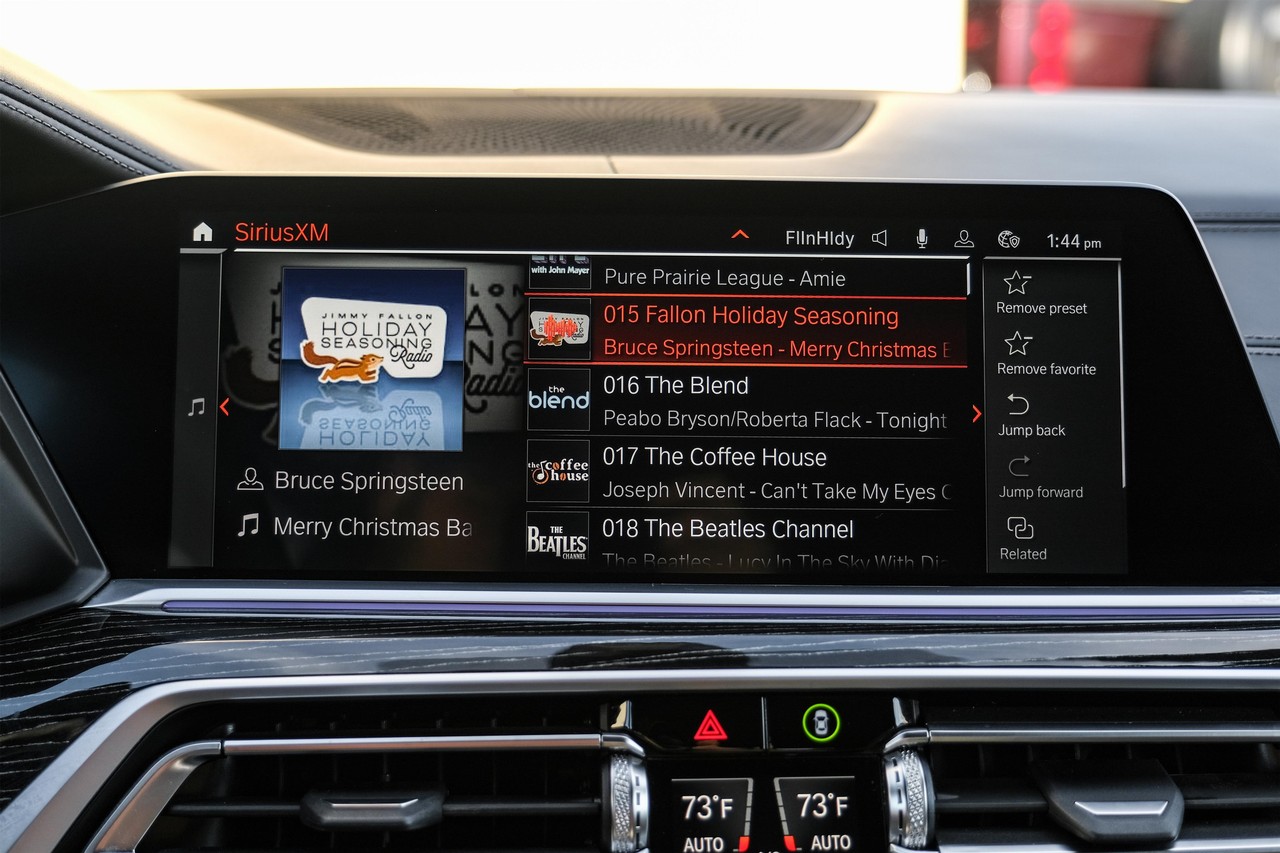 BMW X7 Vehicle Main Gallery Image 29