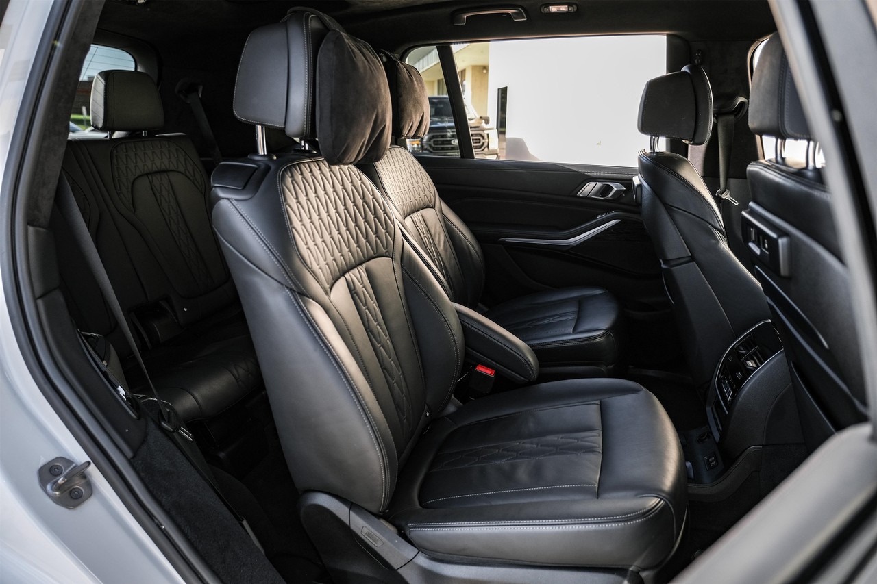 BMW X7 Vehicle Main Gallery Image 37