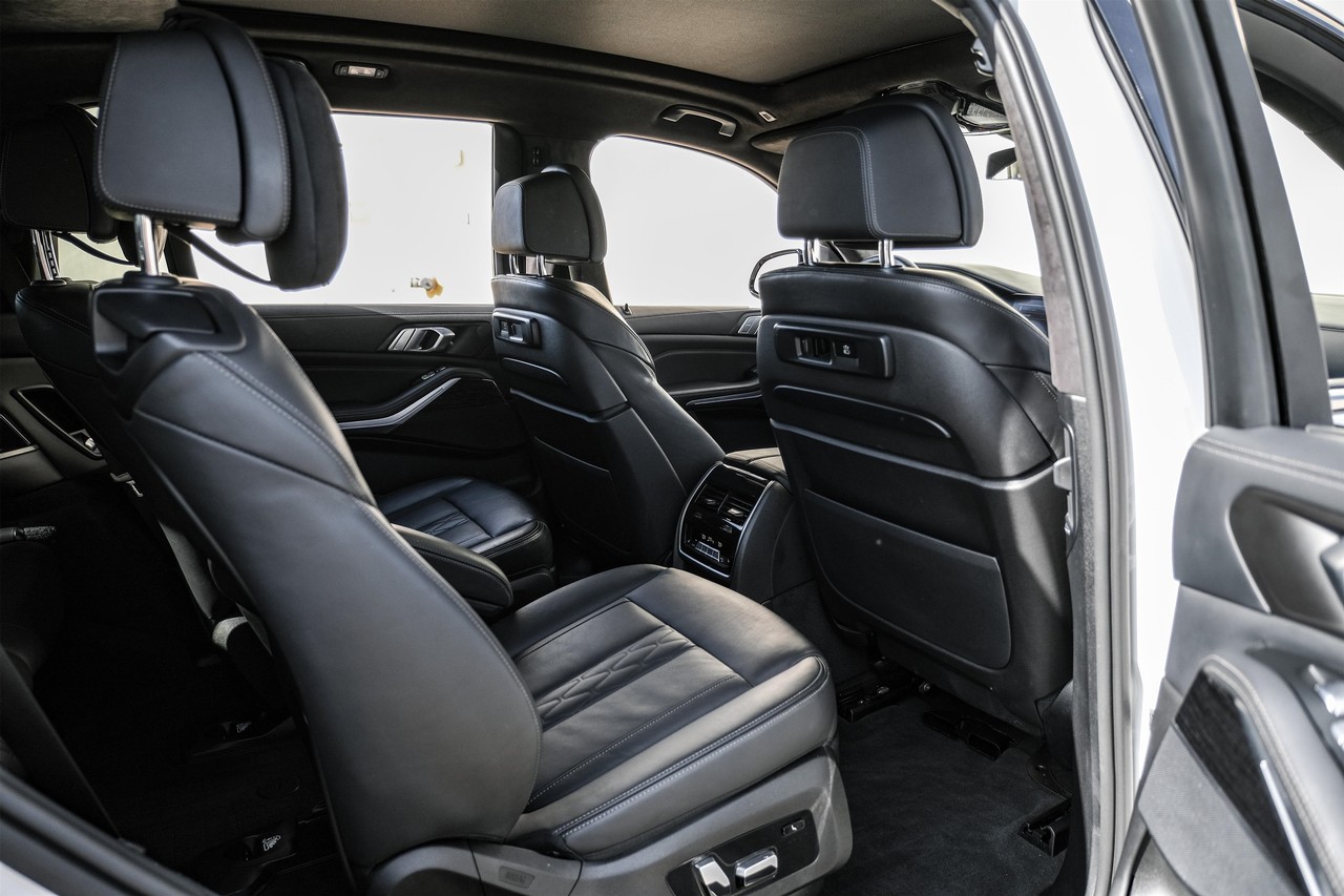 BMW X7 Vehicle Main Gallery Image 38
