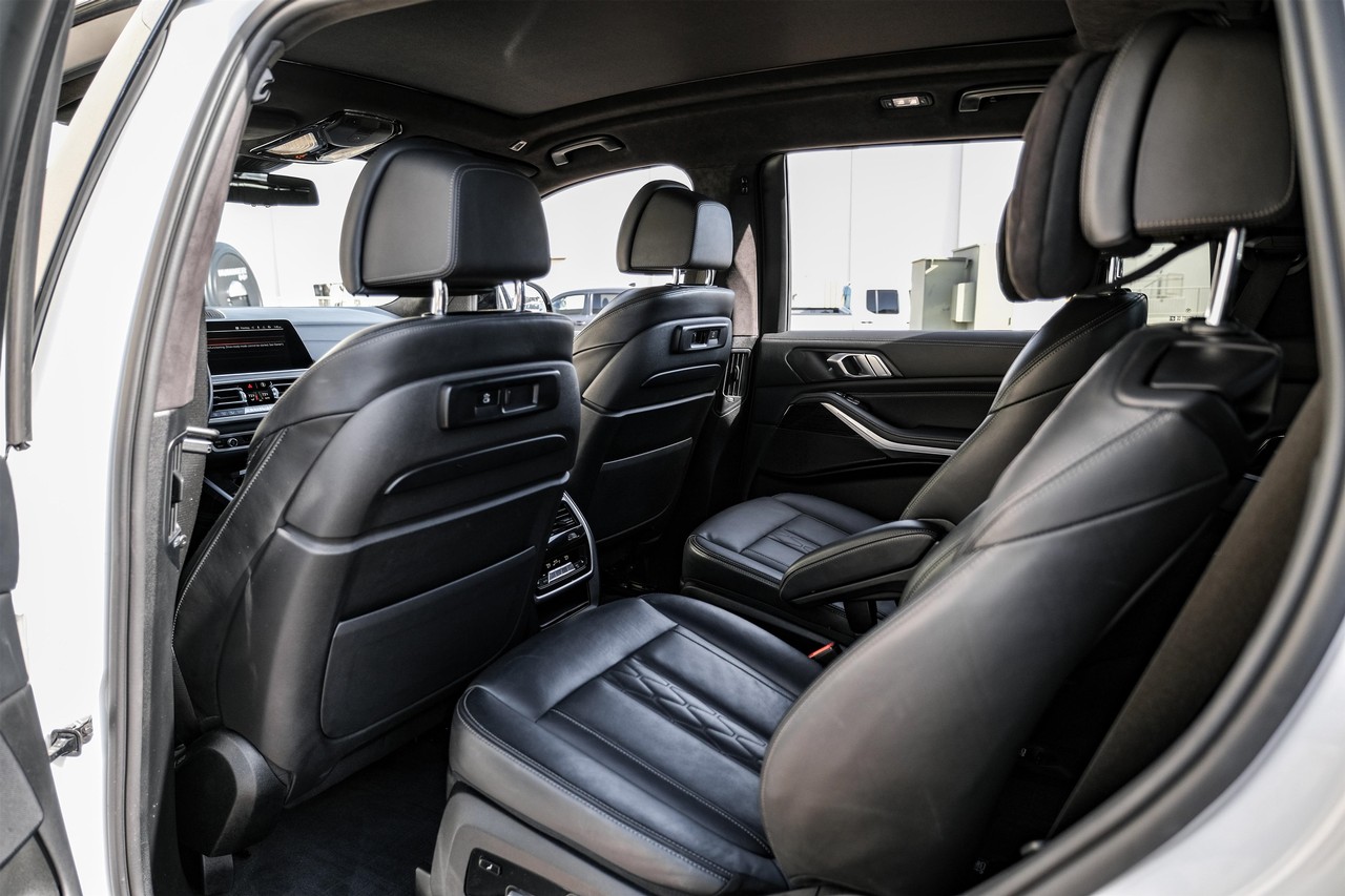 BMW X7 Vehicle Main Gallery Image 42