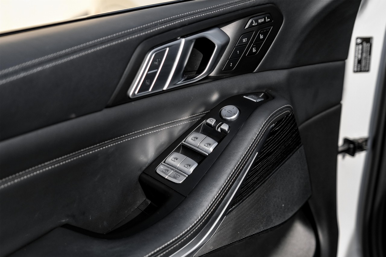 BMW X7 Vehicle Main Gallery Image 44