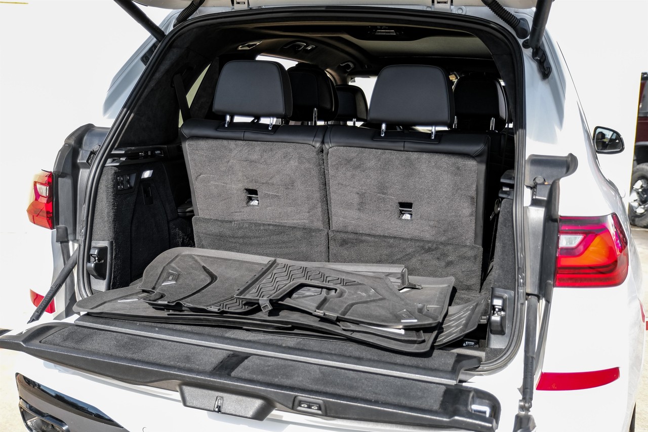 BMW X7 Vehicle Main Gallery Image 52