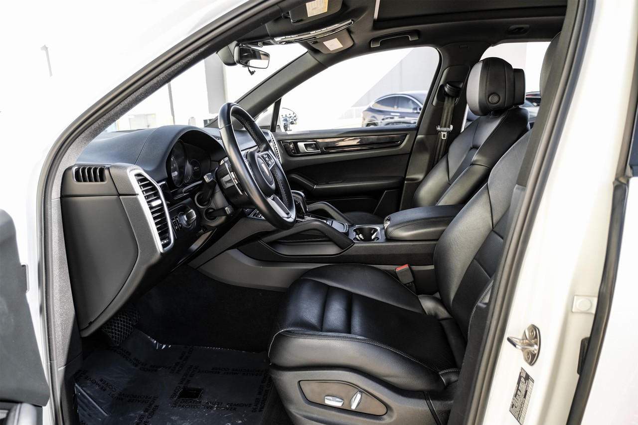 2020 Porsche Cayenne Base photo 2