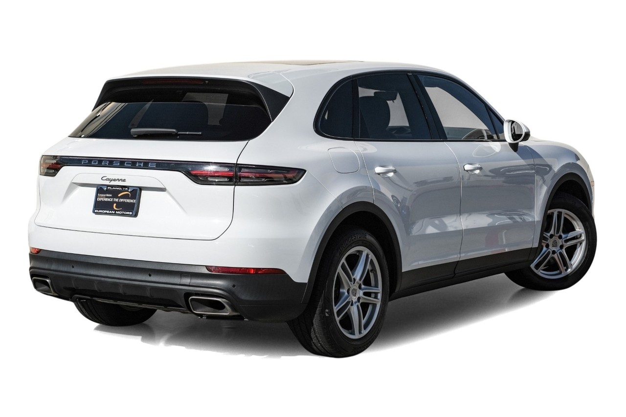 Porsche Cayenne Vehicle Main Gallery Image 09