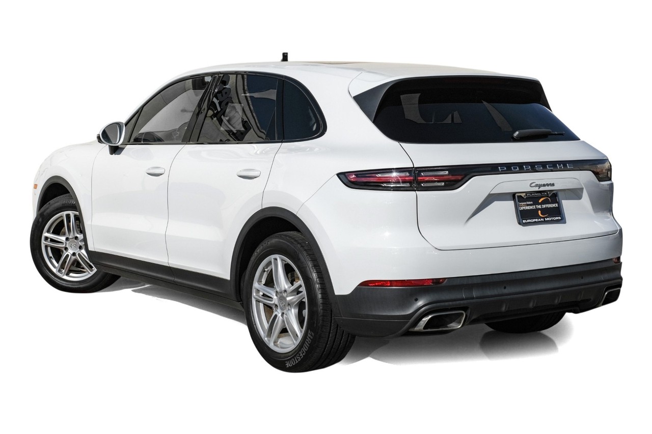 Porsche Cayenne Vehicle Main Gallery Image 11