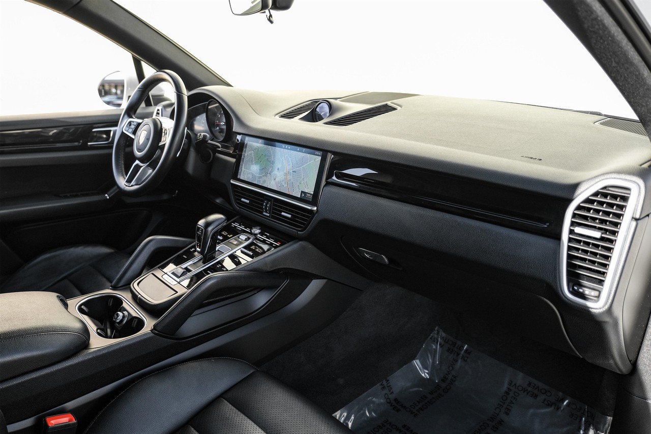Porsche Cayenne Vehicle Main Gallery Image 13