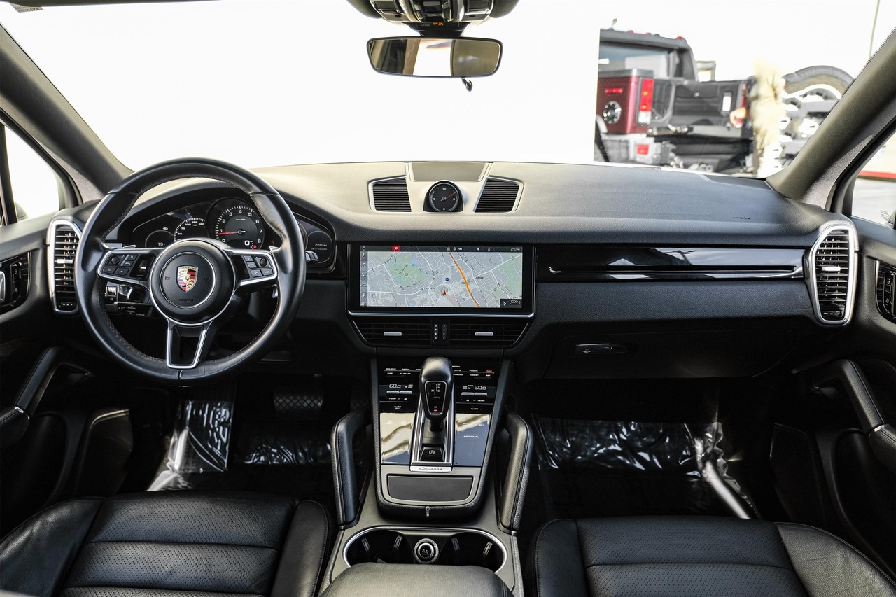 Porsche Cayenne Vehicle Main Gallery Image 15