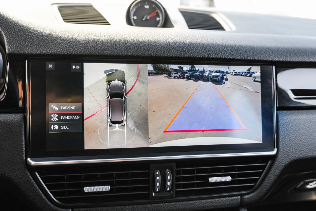 Porsche Cayenne Vehicle Main Gallery Image 22