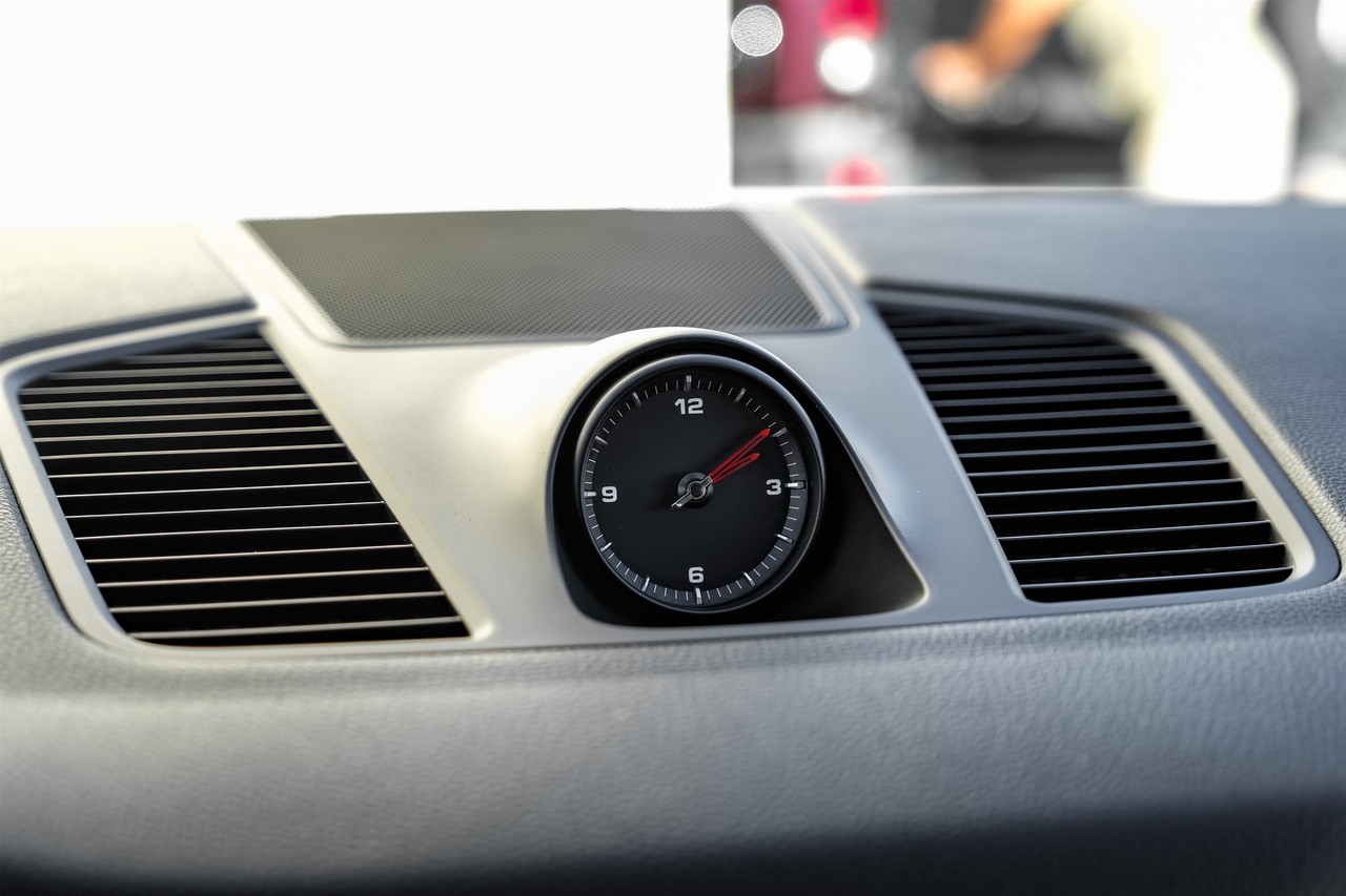 Porsche Cayenne Vehicle Main Gallery Image 28