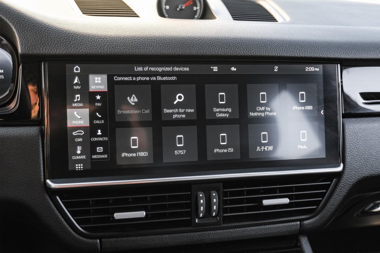 Porsche Cayenne Vehicle Main Gallery Image 30