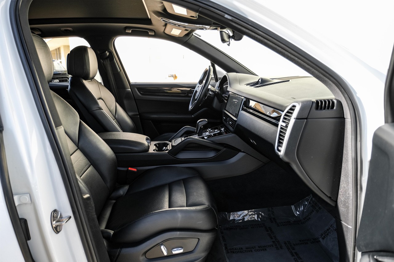 Porsche Cayenne Vehicle Main Gallery Image 33