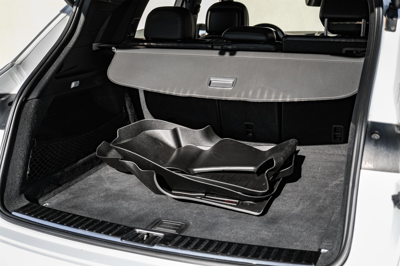 Porsche Cayenne Vehicle Main Gallery Image 46