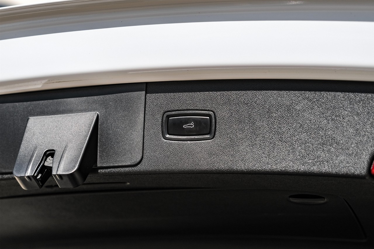 Porsche Cayenne Vehicle Main Gallery Image 48