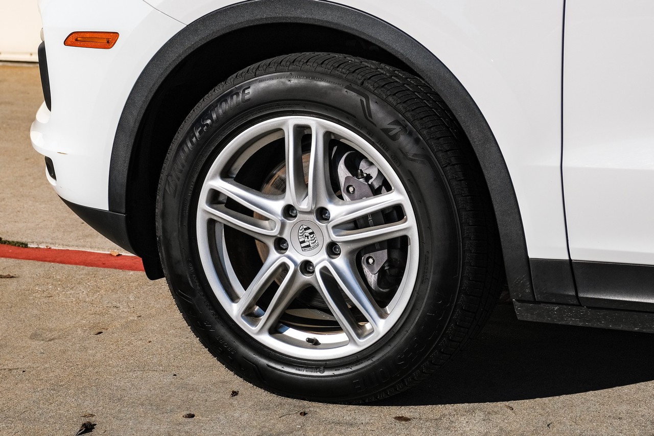 Porsche Cayenne Vehicle Main Gallery Image 53