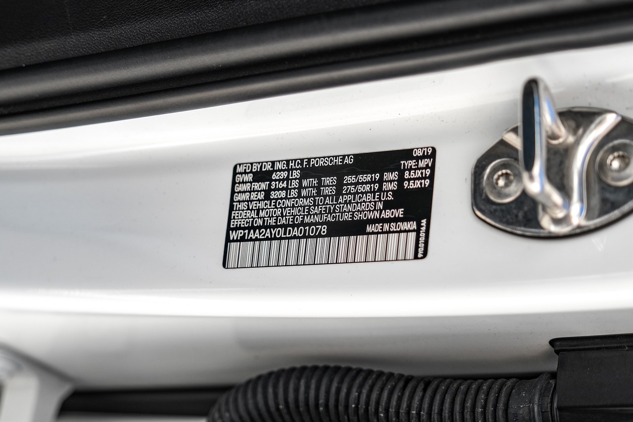 Porsche Cayenne Vehicle Main Gallery Image 56