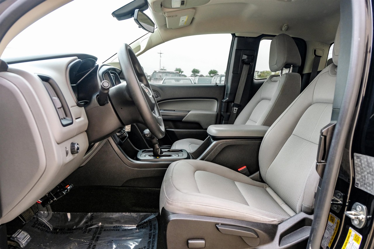 GMC Canyon Vehicle Main Gallery Image 04