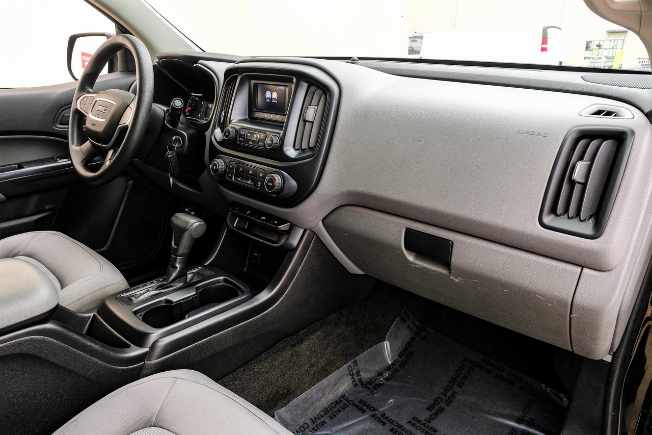 GMC Canyon Vehicle Main Gallery Image 11