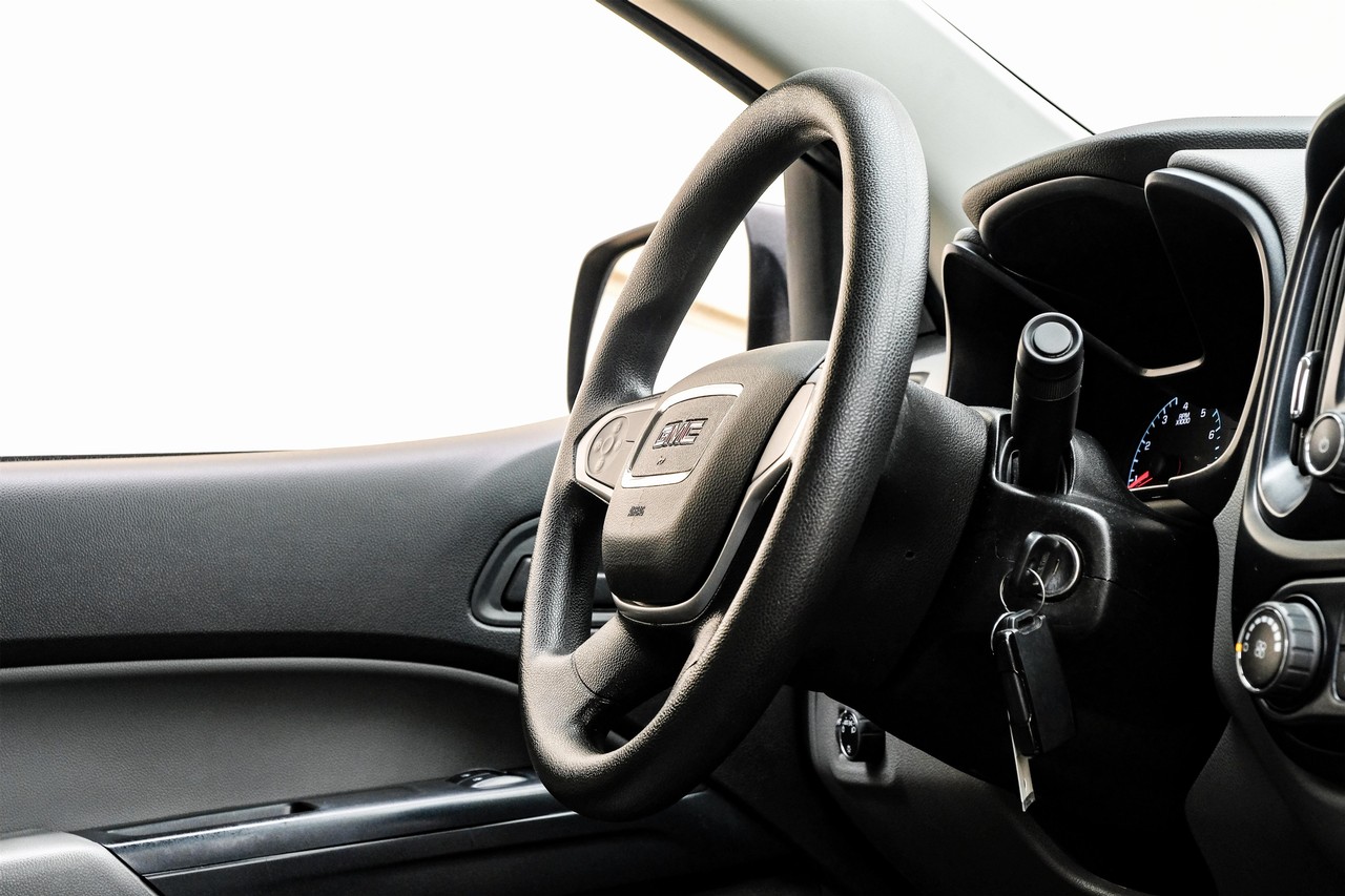 GMC Canyon Vehicle Main Gallery Image 12