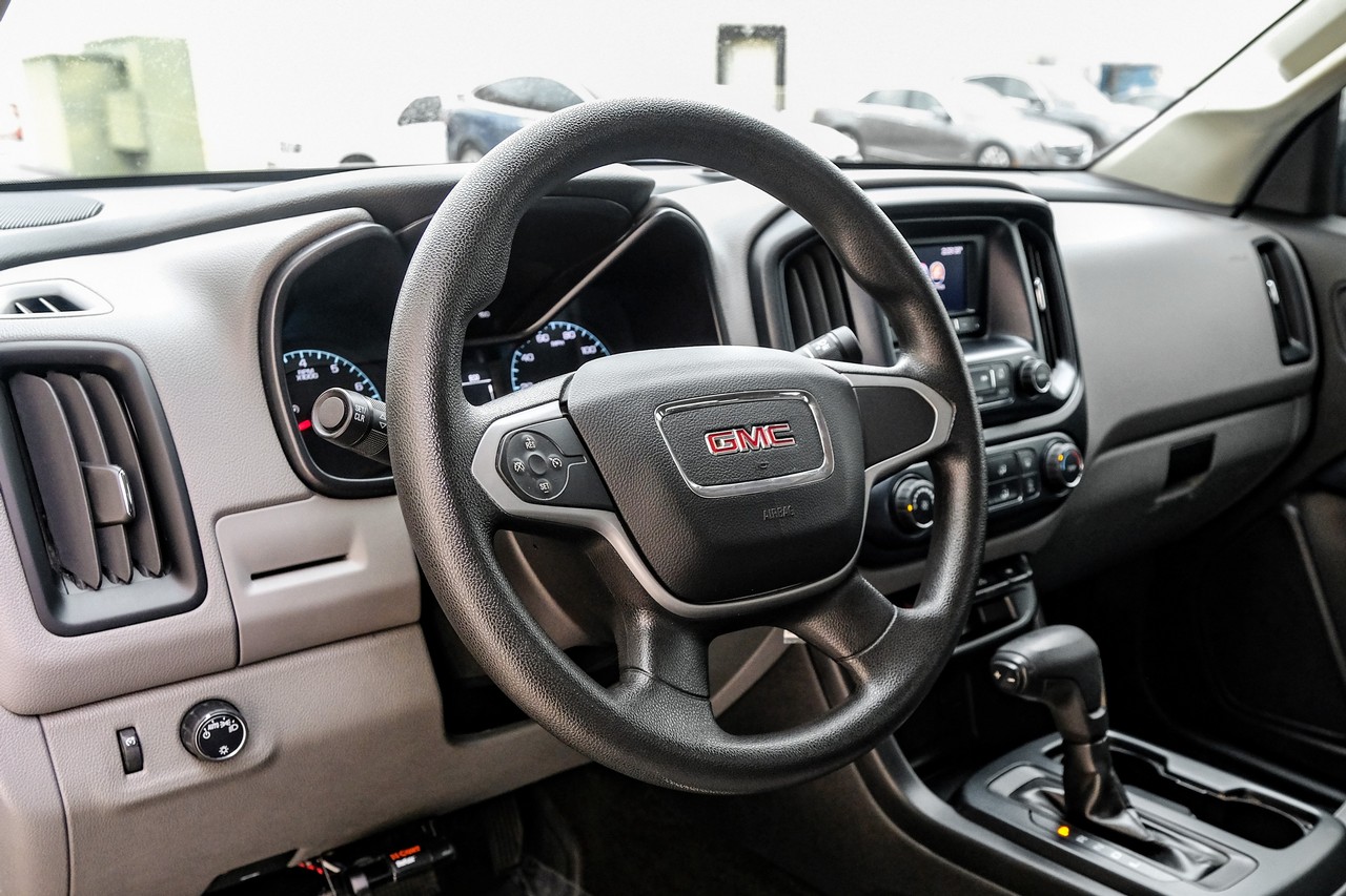 GMC Canyon Vehicle Main Gallery Image 13