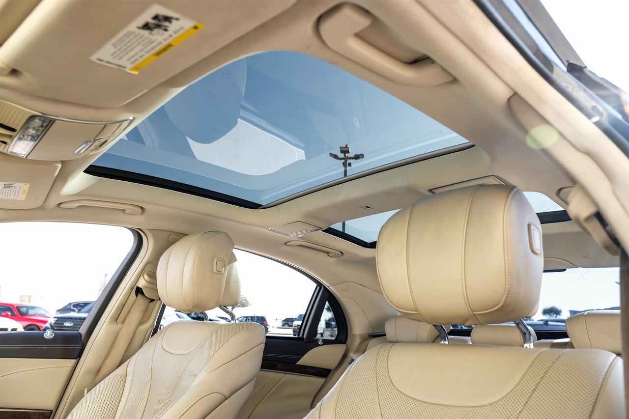 Mercedes-Benz S-Class Vehicle Main Gallery Image 05