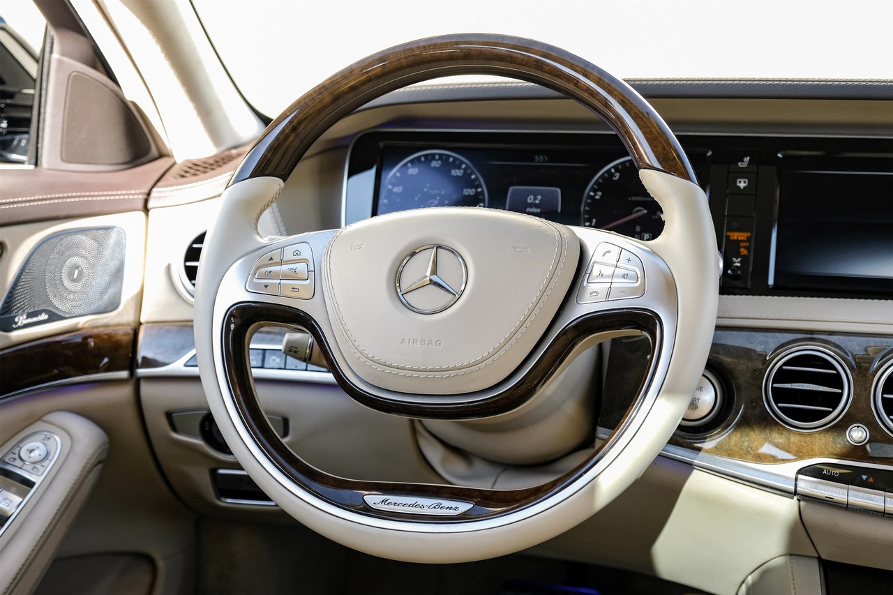 Mercedes-Benz S-Class Vehicle Main Gallery Image 16