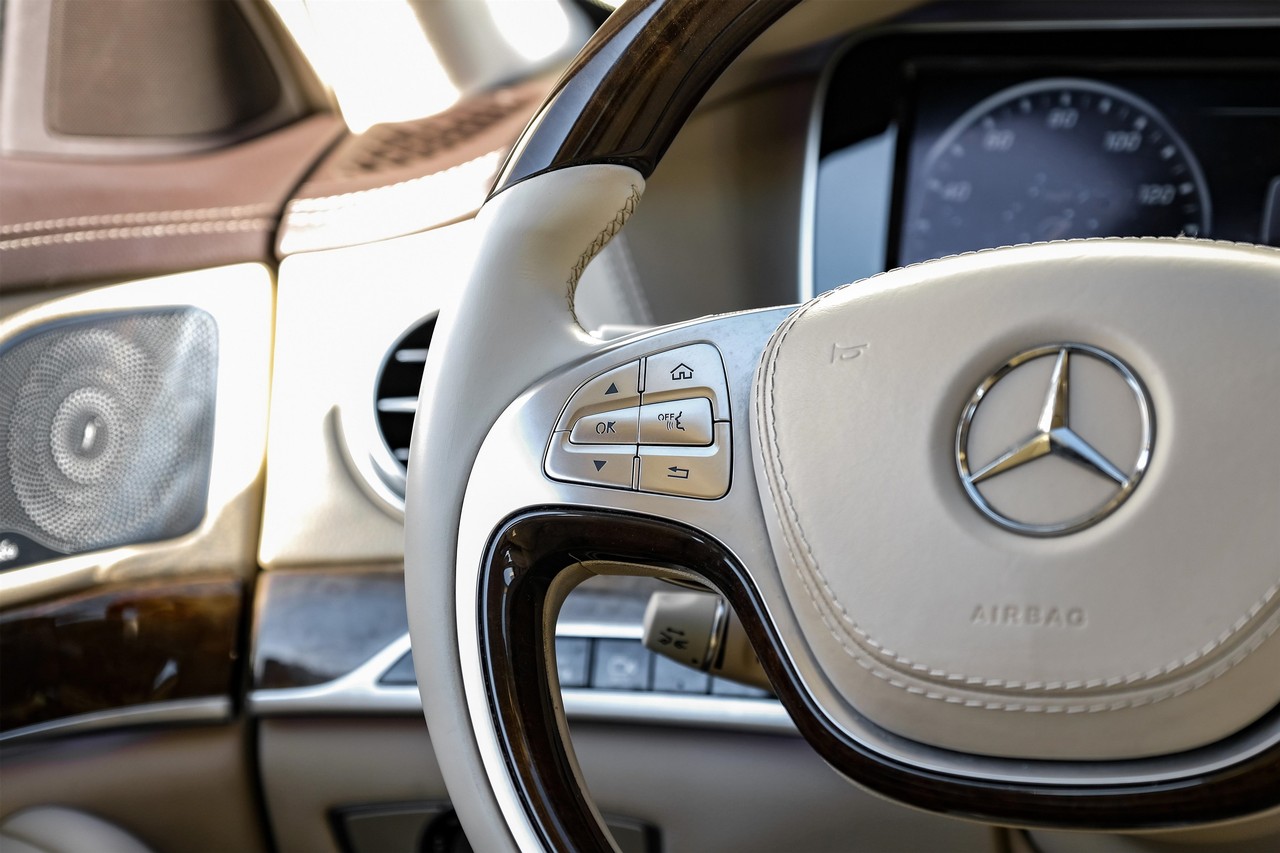 Mercedes-Benz S-Class Vehicle Main Gallery Image 17