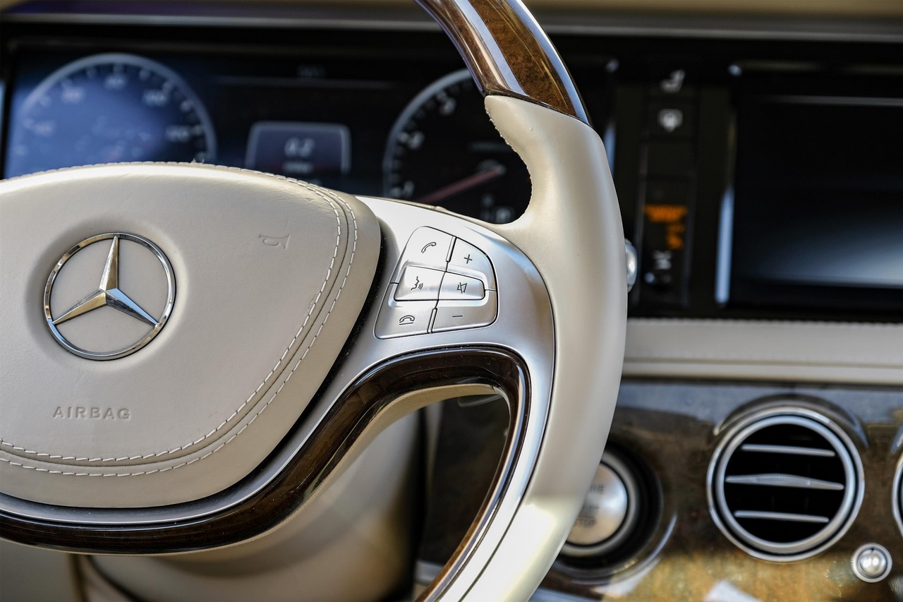 Mercedes-Benz S-Class Vehicle Main Gallery Image 18