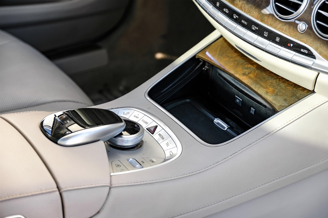 Mercedes-Benz S-Class Vehicle Main Gallery Image 21