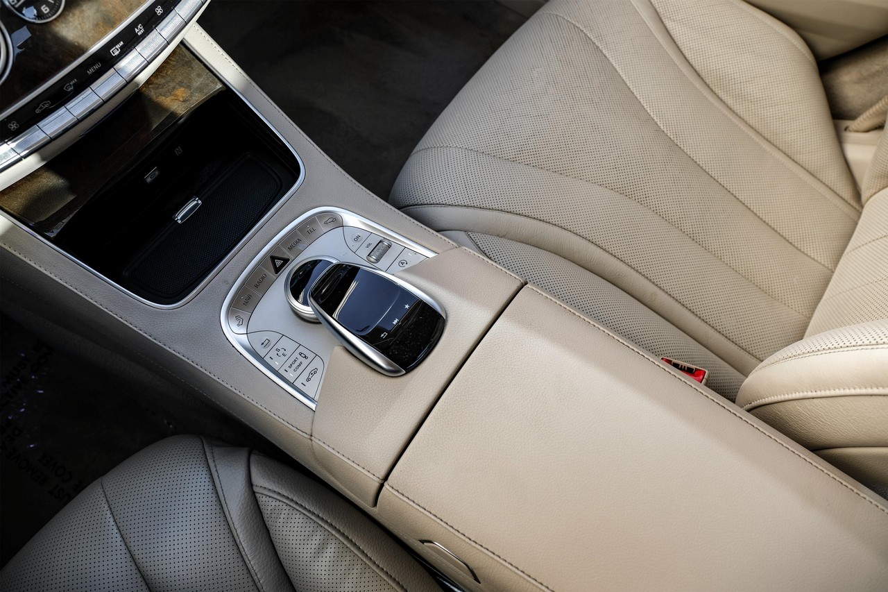 Mercedes-Benz S-Class Vehicle Main Gallery Image 22