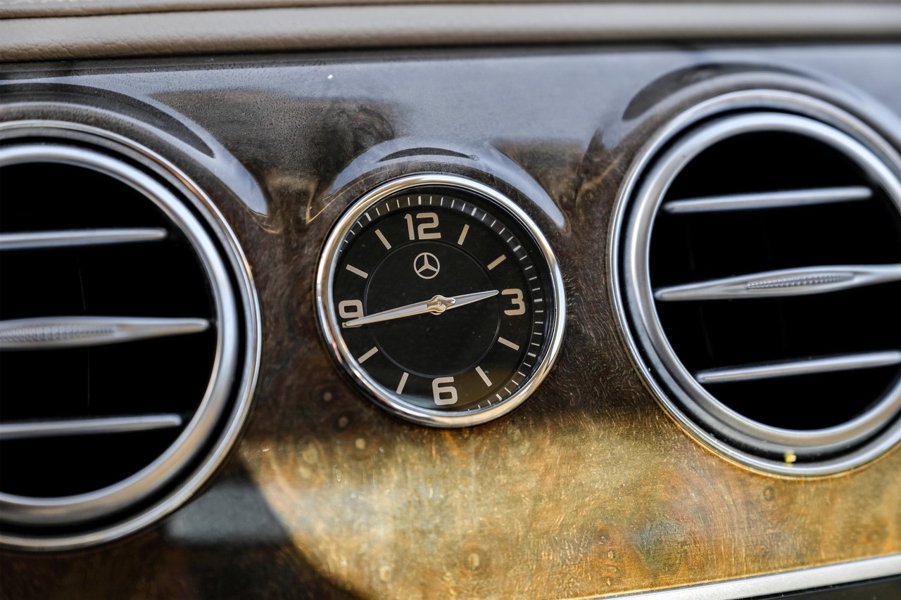 Mercedes-Benz S-Class Vehicle Main Gallery Image 23