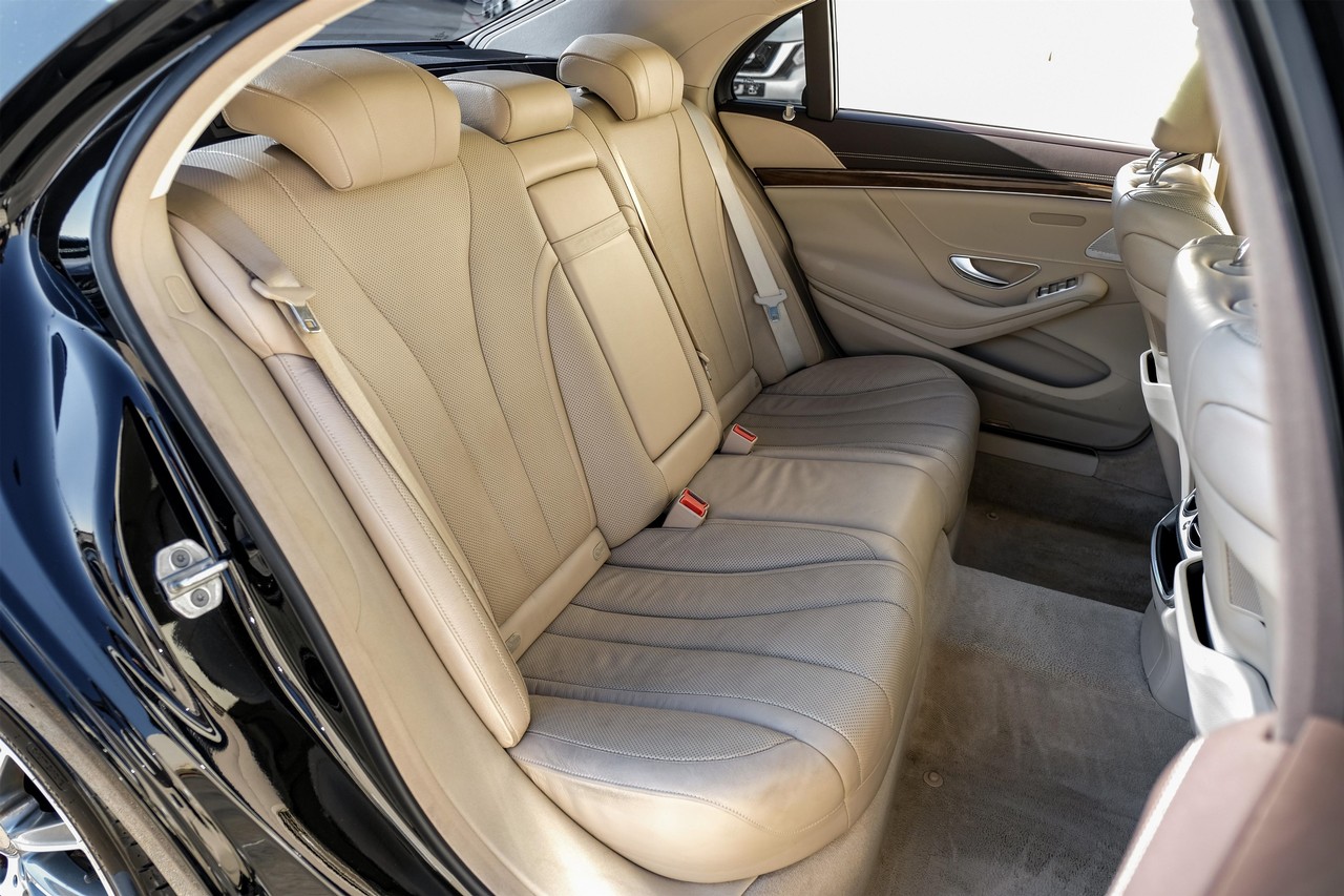 Mercedes-Benz S-Class Vehicle Main Gallery Image 34