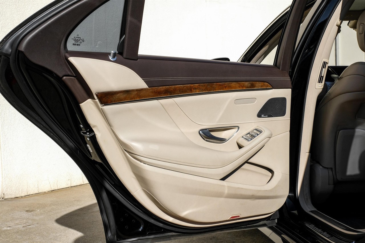 Mercedes-Benz S-Class Vehicle Main Gallery Image 43