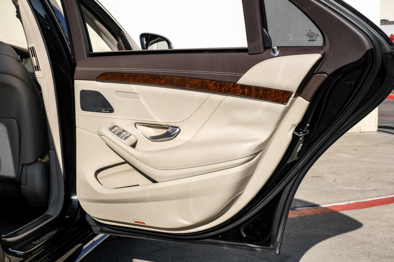 Mercedes-Benz S-Class Vehicle Main Gallery Image 44