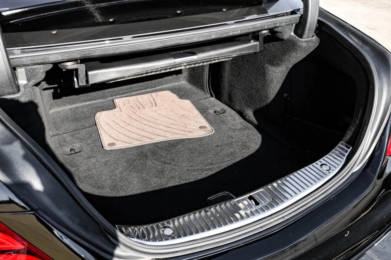 Mercedes-Benz S-Class Vehicle Main Gallery Image 48