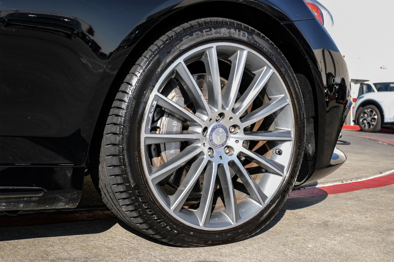 Mercedes-Benz S-Class Vehicle Main Gallery Image 50