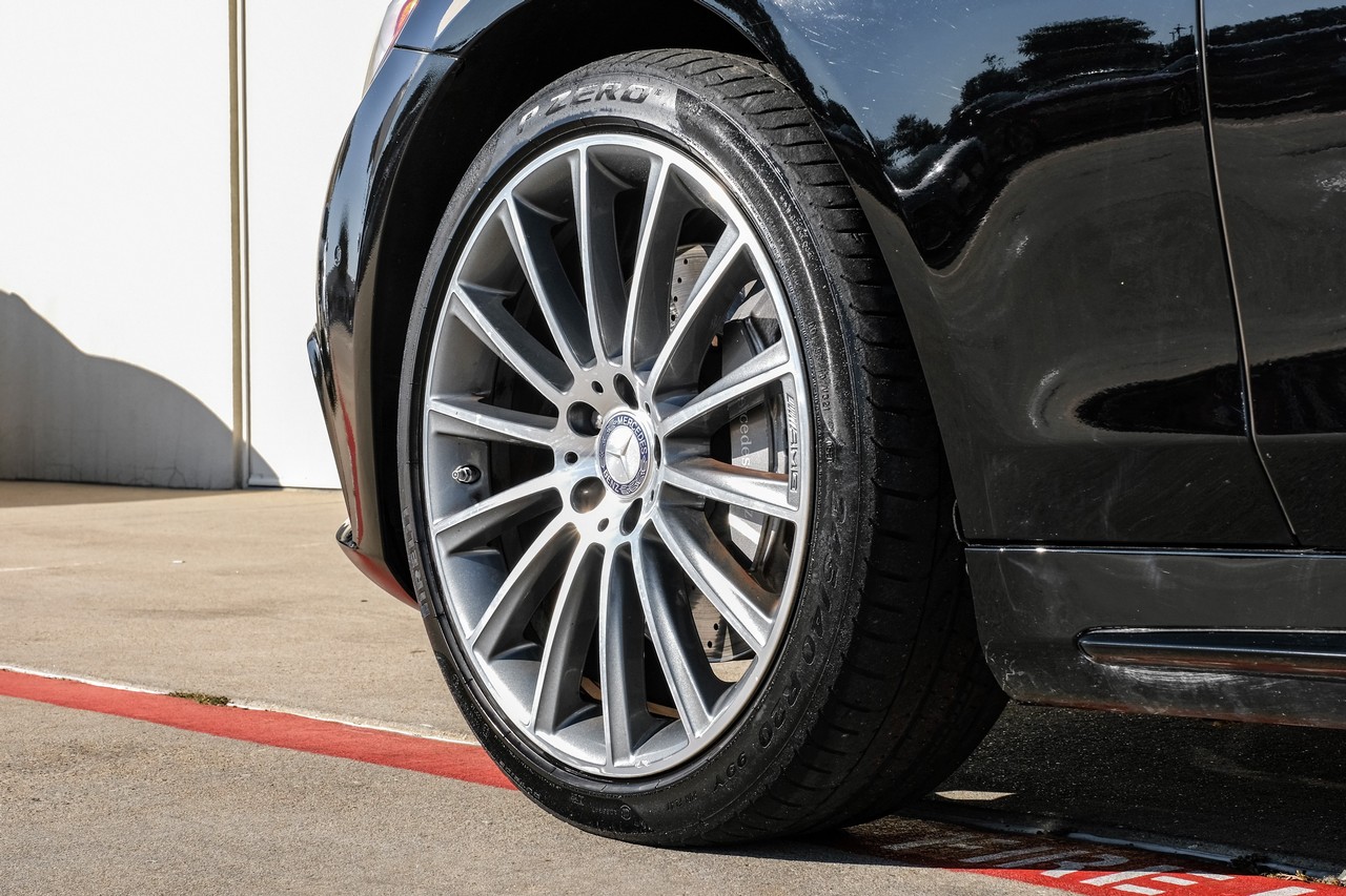 Mercedes-Benz S-Class Vehicle Main Gallery Image 51