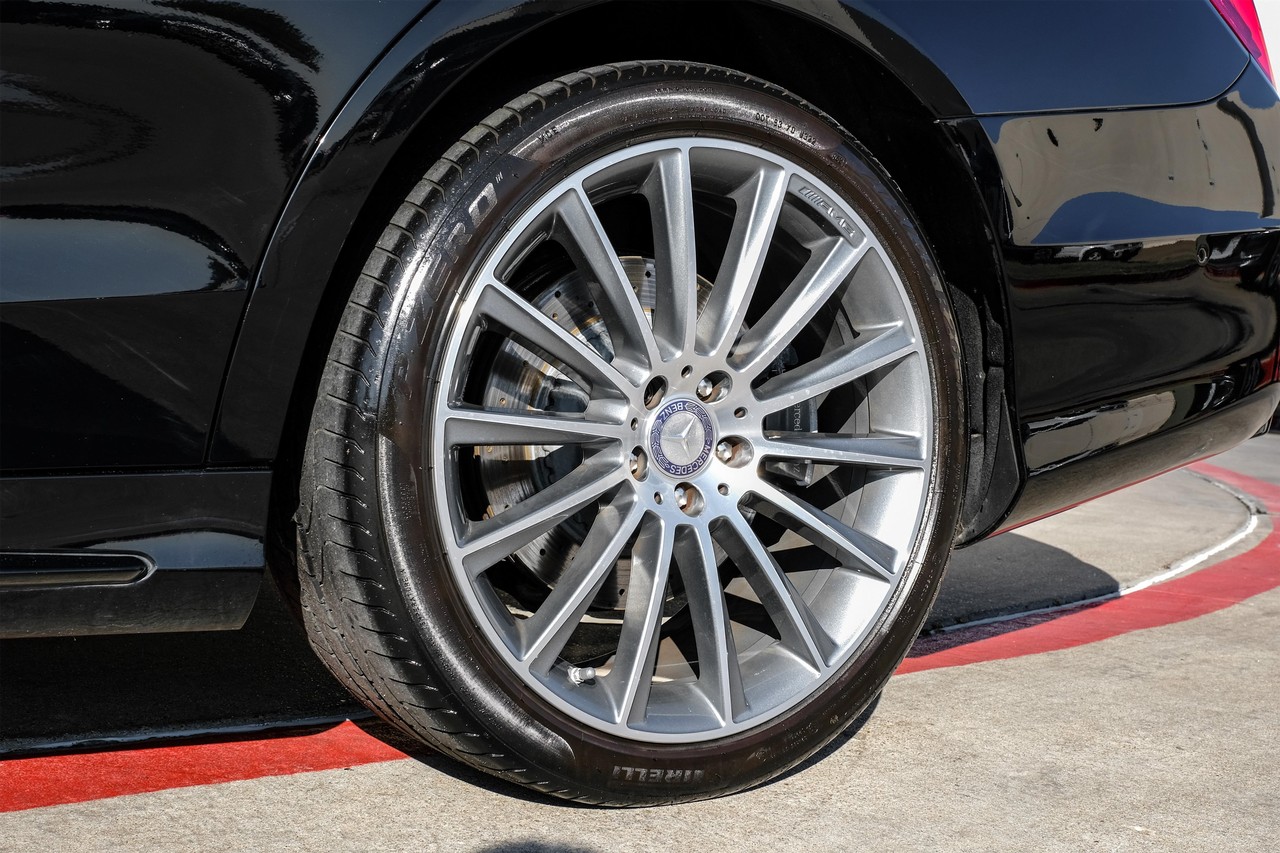 Mercedes-Benz S-Class Vehicle Main Gallery Image 52