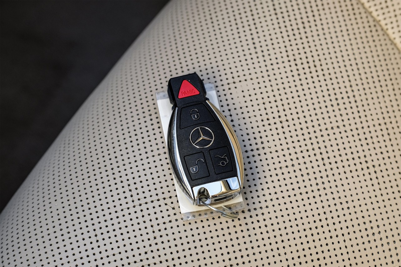 Mercedes-Benz S-Class Vehicle Main Gallery Image 53