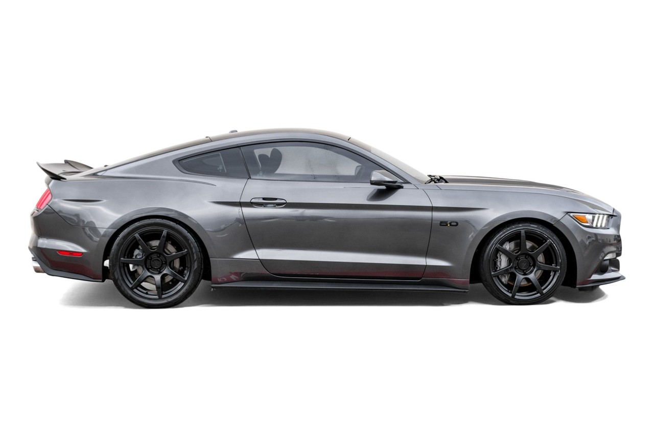 Ford Mustang Vehicle Main Gallery Image 07