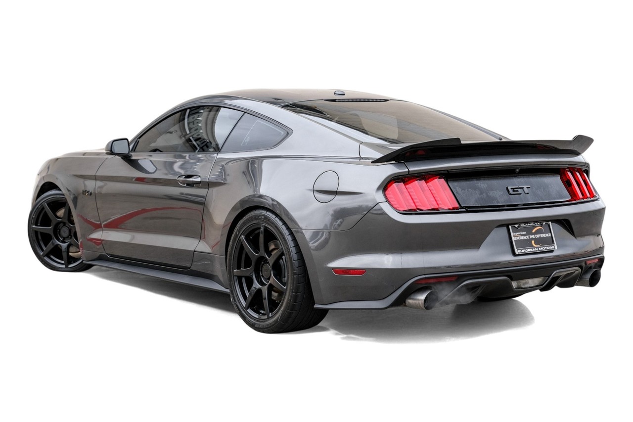 Ford Mustang Vehicle Main Gallery Image 10