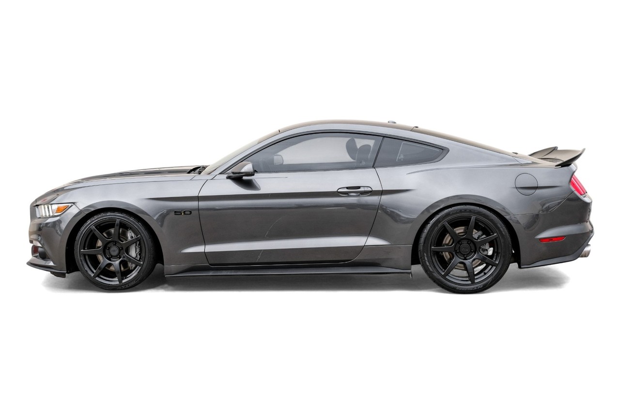 Ford Mustang Vehicle Main Gallery Image 11