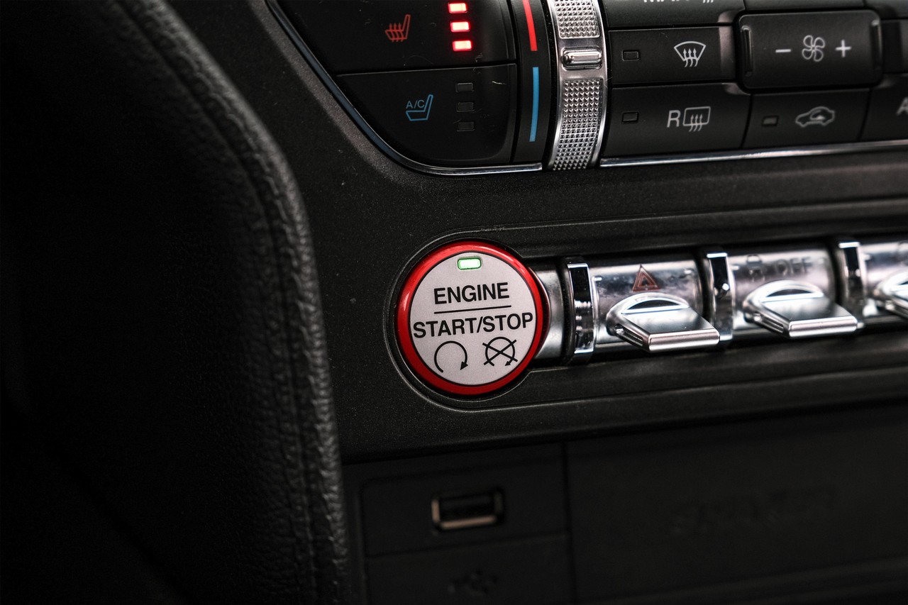 Ford Mustang Vehicle Main Gallery Image 19