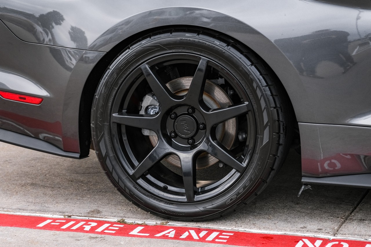 Ford Mustang Vehicle Main Gallery Image 47