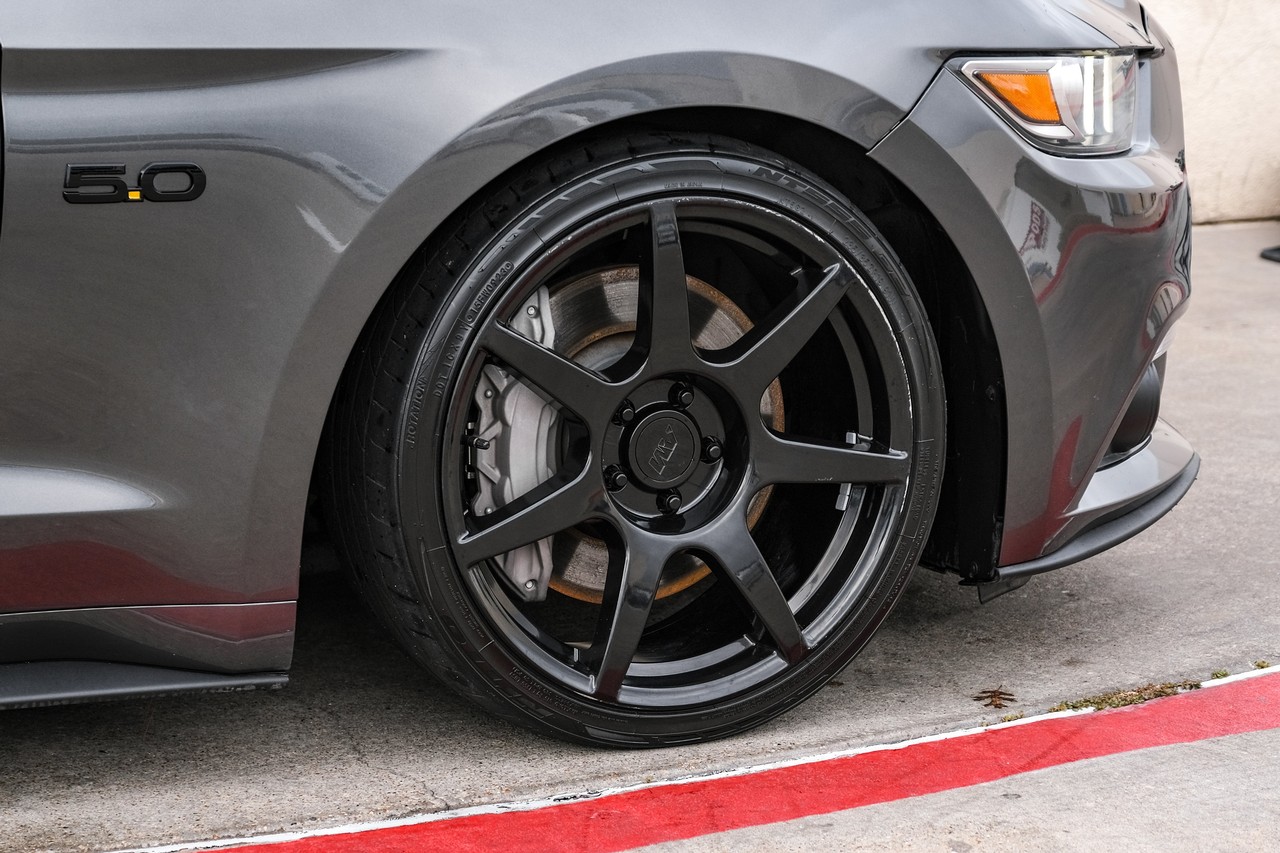 Ford Mustang Vehicle Main Gallery Image 48